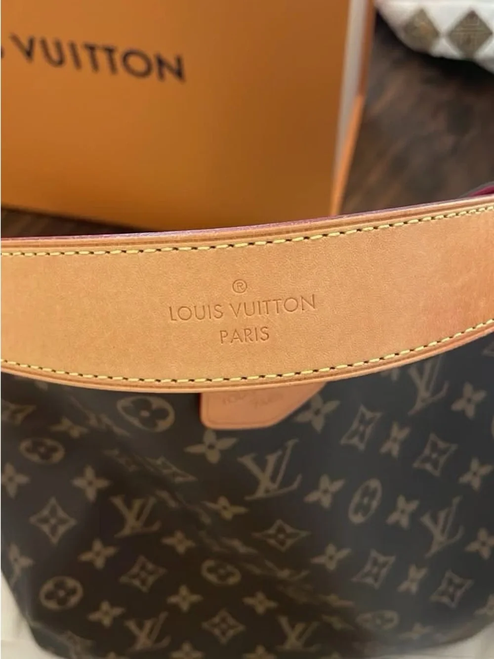 Louis Vuitton classic lv